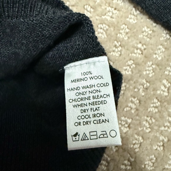 Calvin Klein Black Merino V-Neck Sweater Timeless Knit - Picture 4 of 4